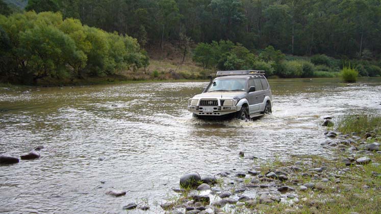 13-Smurf drives on water at Jacksons Crossing