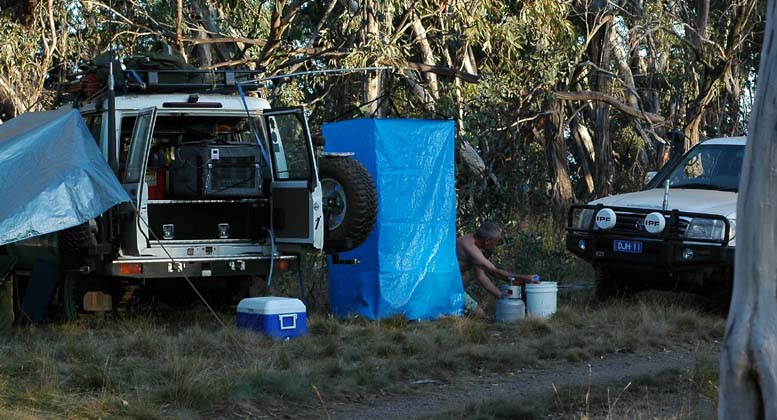 25-Duncan (Hoppy) enjoys a hot shower on Mt Tingaringy