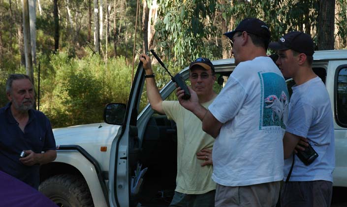 26-Mike & Laurie watch John & Andrew make a Sat phone call after spotting the fire
