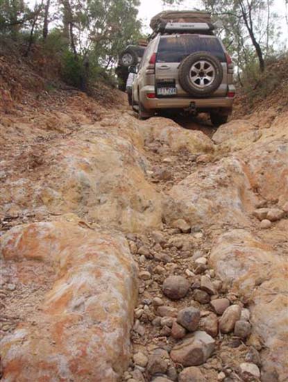 06 Prado gets towed back to Laura