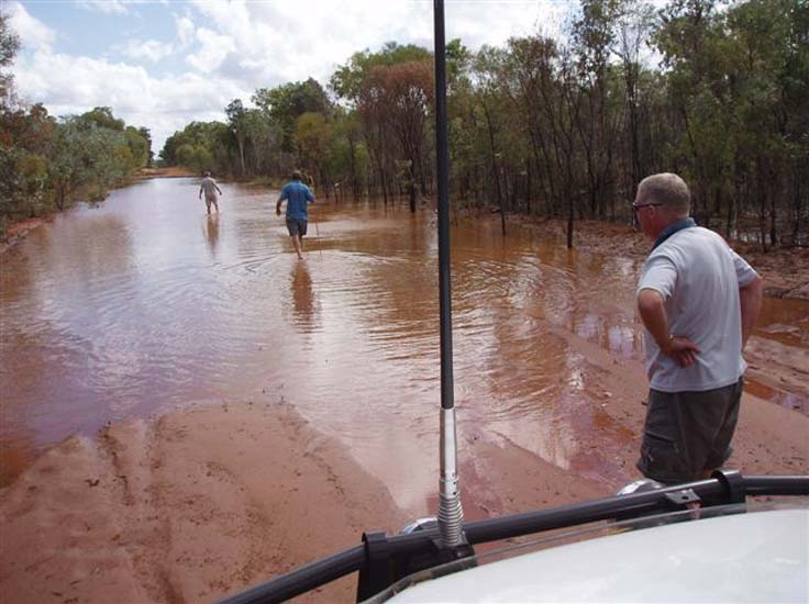 08 Where's the Road gone! Bob watches Duncan & Graham look for it! 