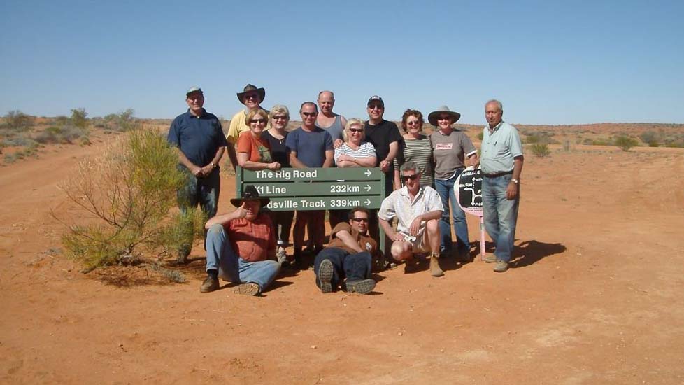 01 The Team in the Simpson Desert 2006